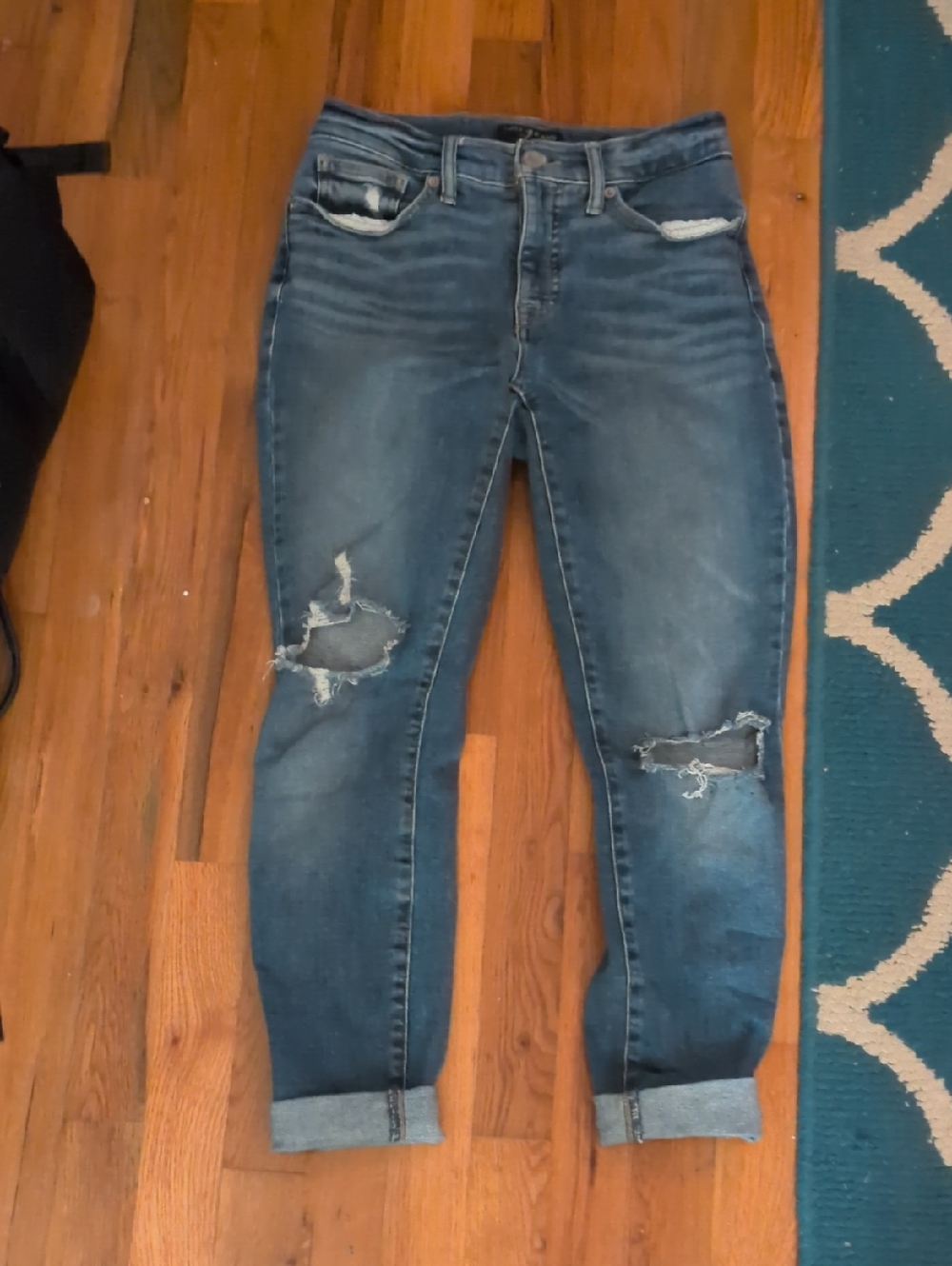 Lucky Brand Distressed Dark Blue Ankle Jeans